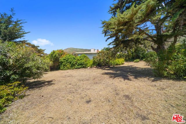 31826 Broad Beach Road, Malibu CA: https://media.crmls.org/mediaz/e8e5ef0c-e0b7-4992-9df9-c8682fea1896.jpg