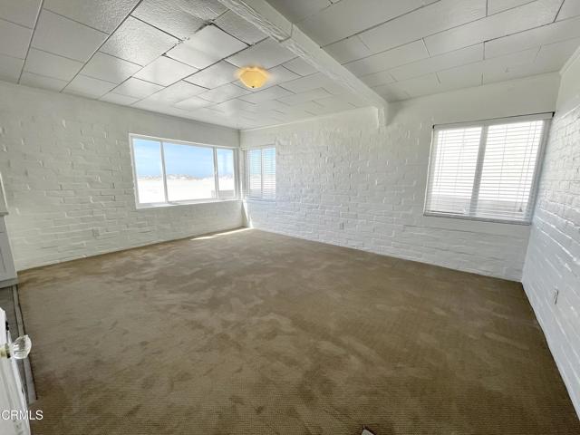 3289 Ocean Drive, Oxnard CA: https://media.crmls.org/mediaz/e8e60cc1-82dc-4189-a889-455bf80044df.jpg