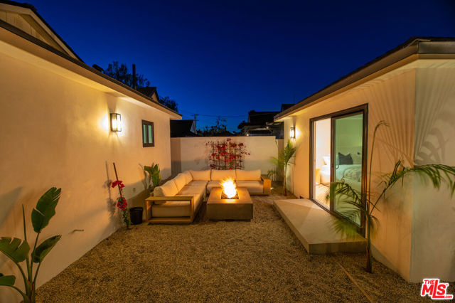 5325 S Victoria Avenue, Los Angeles CA: https://media.crmls.org/mediaz/e8e62ff2-8850-4e4a-8ae5-b442a43e9f71.jpg