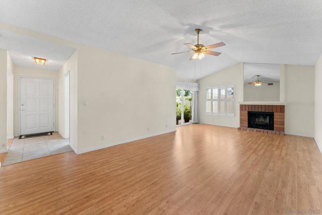 10357 Bart Way, Santee CA: https://media.crmls.org/mediaz/e8e641f2-be04-42e9-80db-36f61472e850.jpg