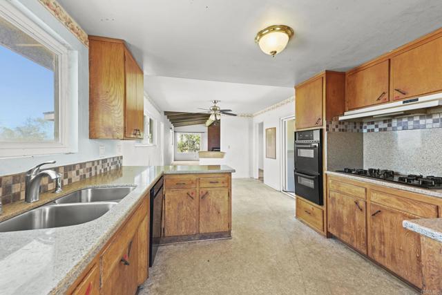 Detail Gallery Image 11 of 21 For 747 Hygeia Ave, Encinitas,  CA 92024 - 3 Beds | 3 Baths