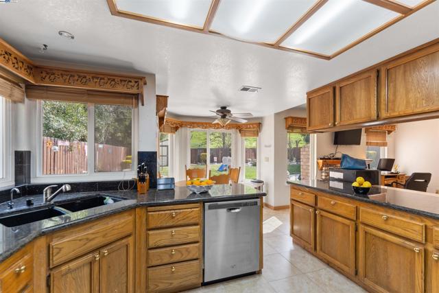 2901 Larkspur Dr., Antioch CA: https://media.crmls.org/mediaz/e8e71d79-33e6-422f-a600-8951f196fcae.jpg