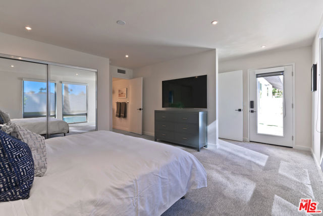 3545 Ridgeview Circle, Palm Springs CA: https://media.crmls.org/mediaz/e8e724d5-5c7c-423e-9977-1d040c506e49.jpg