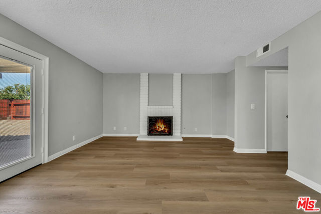4561 Northstar Drive, Palmdale CA: https://media.crmls.org/mediaz/e8e7808a-3fbc-4dfa-9f33-9edc8930ef67.jpg