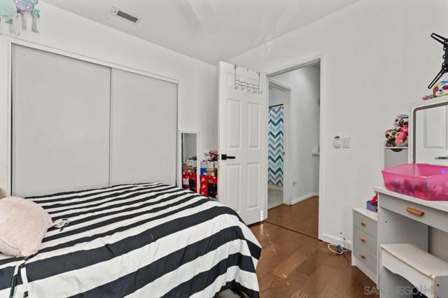 6373 Avenida De Las Vistas, San Diego CA: https://media.crmls.org/mediaz/e8e7adc4-2ea4-4257-9b4a-ffa8f758c082.jpg