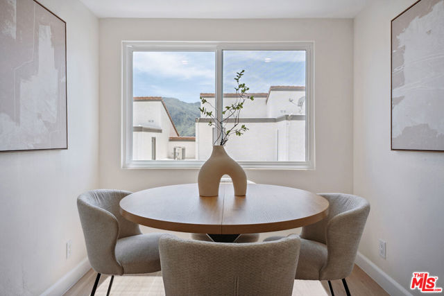 17109 Palisades Circle, Pacific Palisades CA: https://media.crmls.org/mediaz/e8e8032e-f37c-421b-a5a7-8660c2f78a72.jpg