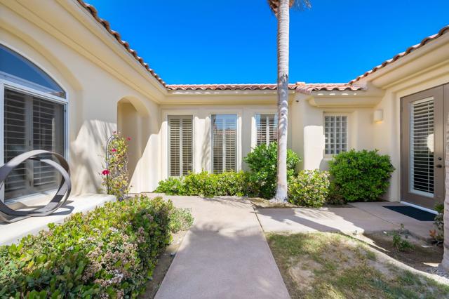80080 Riviera, La Quinta CA: https://media.crmls.org/mediaz/e8e8bffa-2fca-4ffe-8d68-365e9719a711.jpg