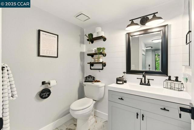 223 Via Pinada Ln, Martinez CA: https://media.crmls.org/mediaz/e8e8f311-c4d7-46fc-ba44-0af4ed93d1ce.jpg