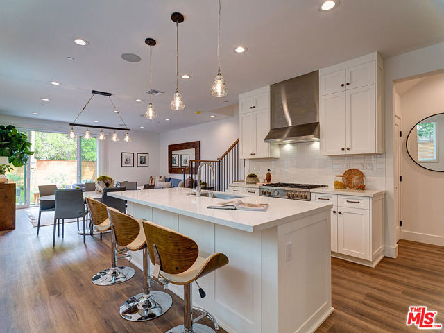 1278 Meadowbrook Avenue, Los Angeles CA: https://media.crmls.org/mediaz/e8e9fd28-8e10-430b-a28b-f18737b04fd8.jpg