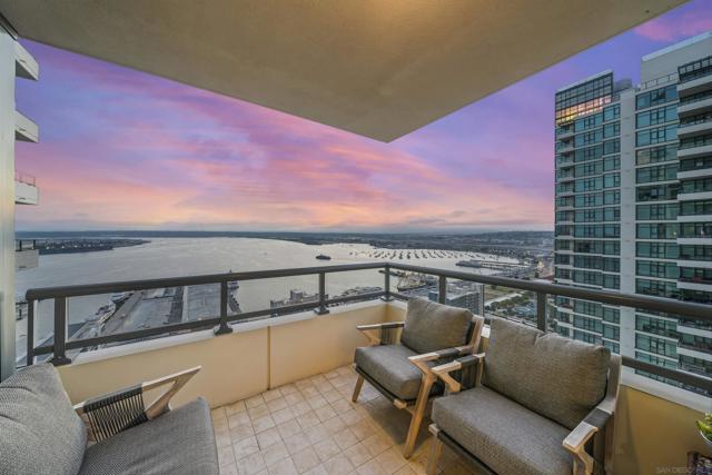 1199 Pacific Hwy, San Diego CA: https://media.crmls.org/mediaz/e8ea55fd-3efd-48c9-9a1e-1812edf0f077.jpg