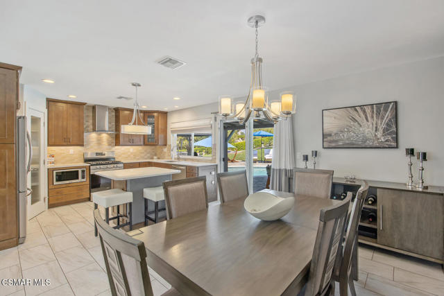 1233 Calle Olmo, Thousand Oaks CA: https://media.crmls.org/mediaz/e8ea8ad6-19bc-42ef-ac9c-44e1e834d7bd.jpg