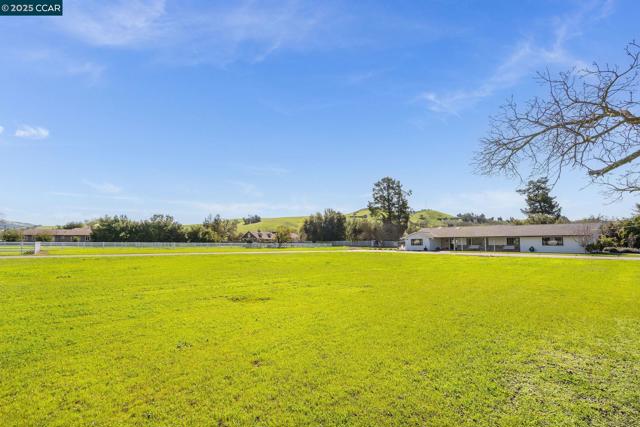 5400 Johnston Rd, Danville CA: https://media.crmls.org/mediaz/e8eb08e8-532c-4cfa-b88f-8983f7f45fda.jpg