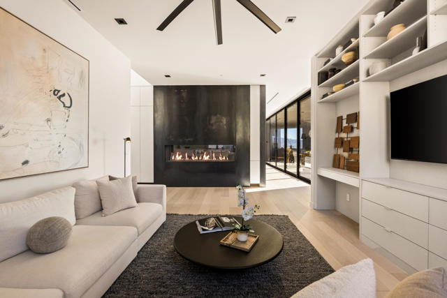 2085 Desert Flower Court, Palm Springs CA: https://media.crmls.org/mediaz/e8eb1ecb-c616-46db-ab12-5569d8869cb5.jpg