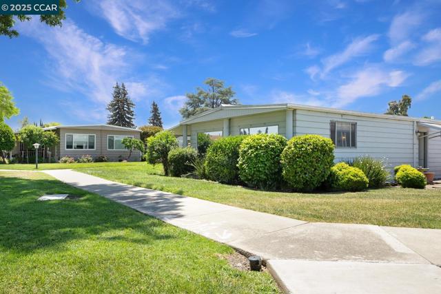 2019 Dalis Drive, Concord CA: https://media.crmls.org/mediaz/e8eb3bfa-630a-404c-901c-5af0fa7a69d8.jpg