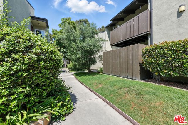 4810 Hollow Corner Road, Culver City CA: https://media.crmls.org/mediaz/e8eba5af-340f-4679-bd0f-a770c557fdd0.jpg