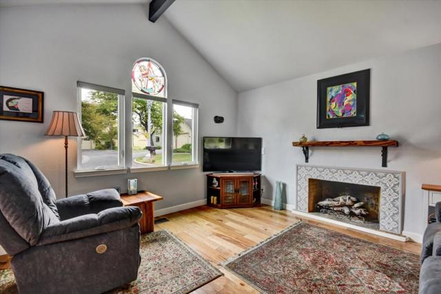 4214 Gull Cove Way, Capitola CA: https://media.crmls.org/mediaz/e8ec1680-2136-40b0-a953-658a5265c9a8.jpg