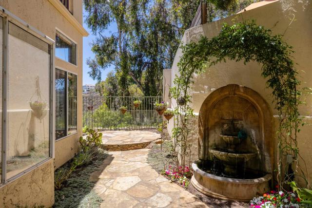 1466 Caminito Solidago, La Jolla CA: https://media.crmls.org/mediaz/e8ec7d54-96c4-4cac-99f4-0bc1799ee379.jpg