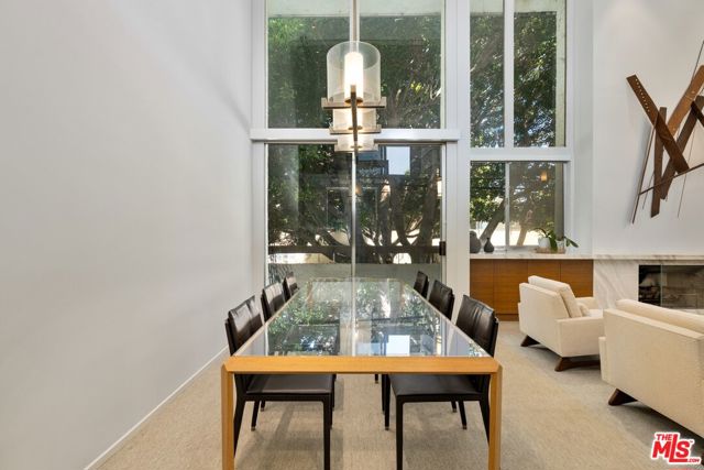 1730 California Avenue, Santa Monica CA: https://media.crmls.org/mediaz/e8ec93f0-e796-4510-ab65-cd8dfbe2299e.jpg