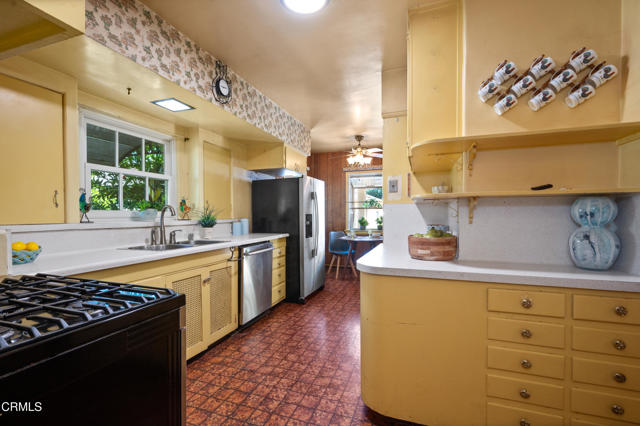 Detail Gallery Image 10 of 52 For 2232 Brigden Rd, Pasadena,  CA 91104 - 2 Beds | 2 Baths
