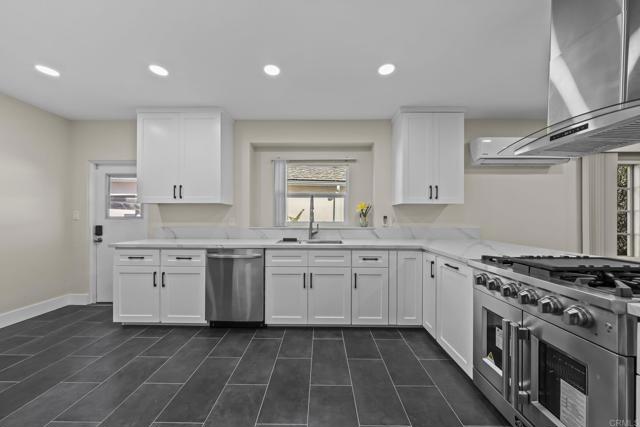 Detail Gallery Image 12 of 57 For 4811 E Alder Dr, San Diego,  CA 92116 - 5 Beds | 4 Baths