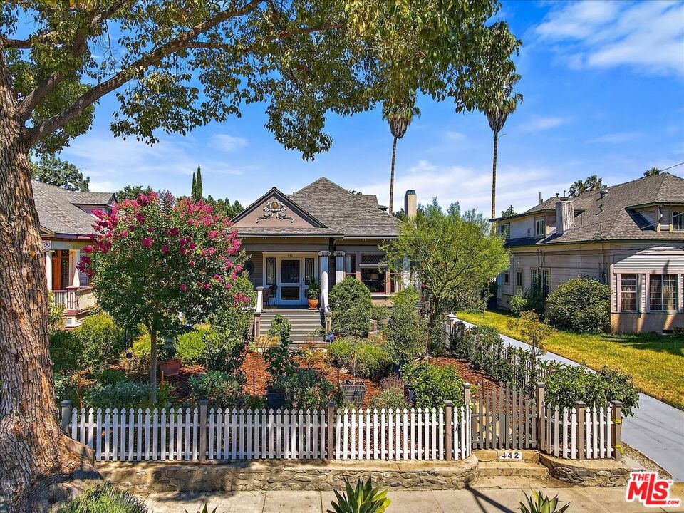 442 N Summit Avenue, Pasadena, CA 91103