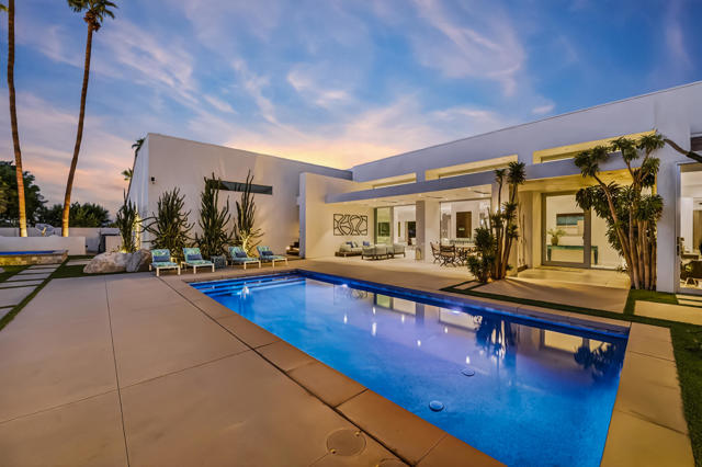 49120 Sunrose Lane, Palm Desert CA: https://media.crmls.org/mediaz/e8ed6339-55ee-4a52-b464-2af56a564782.jpg