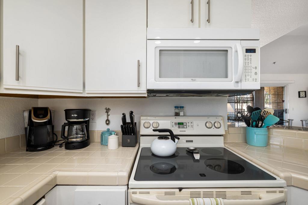 https://media.crmls.org/mediaz/e8edf039-00dd-4ce6-8a03-d4943f992518.jpg?preset=X-Large