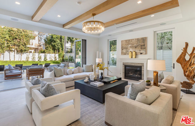 409 21st Street, Santa Monica CA: https://media.crmls.org/mediaz/e8ee532e-60f3-4e5b-949d-5ba39a989d0f.jpg