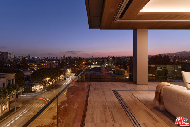 8899 Beverly Boulevard, West Hollywood CA: https://media.crmls.org/mediaz/e8eea983-8939-4509-ab49-7f3cd22bb166.jpg