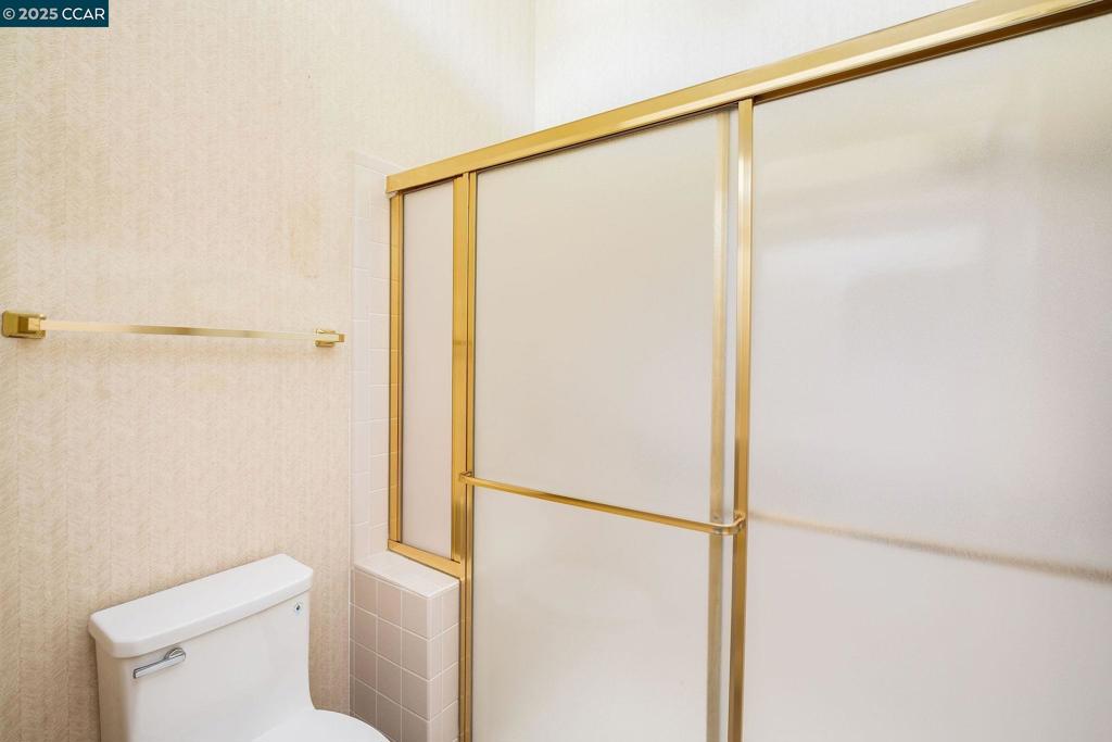 https://media.crmls.org/mediaz/e8eef8ff-2294-4aba-9b4f-700d3e0be3a9.jpg?preset=X-Large