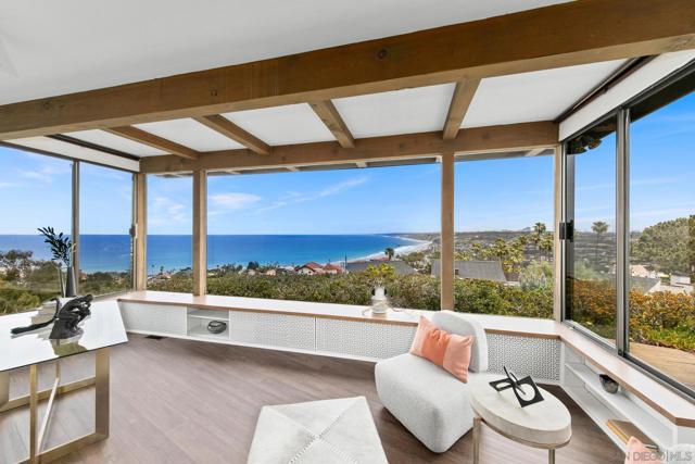 7520 Hillside Dr, La Jolla CA: https://media.crmls.org/mediaz/e8ef1d92-34a6-42ee-be24-4a788e540995.jpg