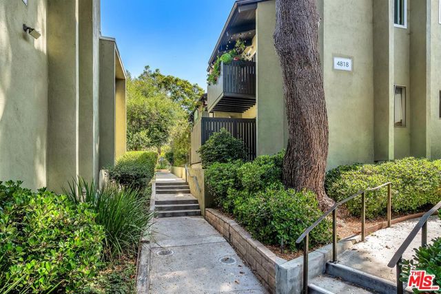 4818 Hollow Corner Road, Culver City CA: https://media.crmls.org/mediaz/e8ef61cf-388a-4429-82a3-0fce02ad8854.jpg