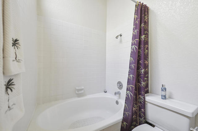 77576 Woodhaven Dr. N Drive, Palm Desert CA: https://media.crmls.org/mediaz/e8efe6aa-4157-438a-8c37-f64c47192f14.jpg