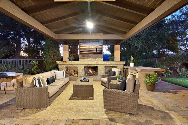 Detail Gallery Image 4 of 43 For 6591 Halite Place, Carlsbad,  CA 92009 - 5 Beds | 5/1 Baths