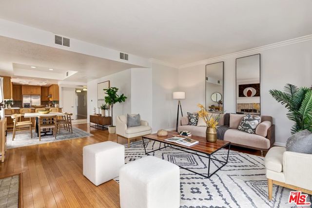 11827 Goshen Avenue, Los Angeles CA: https://media.crmls.org/mediaz/e8f078ff-96fb-42df-85b8-a7a6b7316cbd.jpg