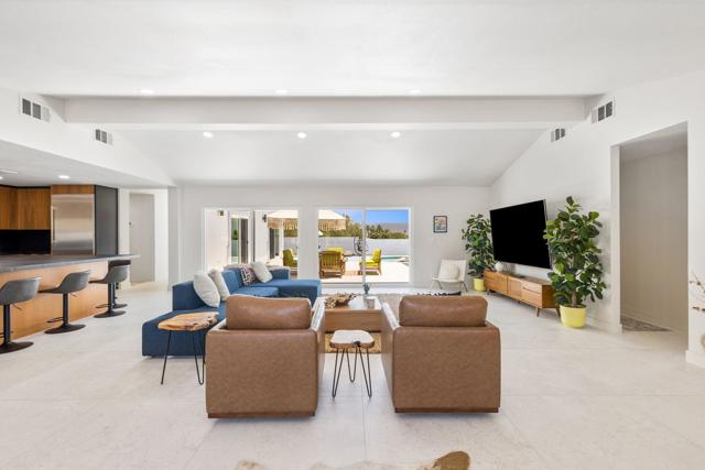 73298 Buckboard Trail Trail, Palm Desert CA: https://media.crmls.org/mediaz/e8f08c45-9c24-4062-8de7-97f15e2ef244.jpg