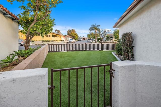 4386 Argos Dr, San Diego CA: https://media.crmls.org/mediaz/e8f17ea4-2685-4f11-96c5-f297c098b50f.jpg