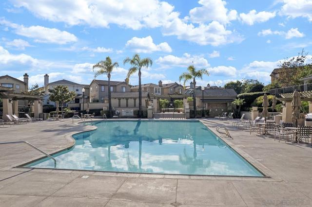 1670 Grasshopper Ln, Chula Vista CA: https://media.crmls.org/mediaz/e8f2746d-1ef4-453b-a645-8fe59f4834a9.jpg