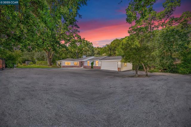 205 Castle Hill Ranch Rd, Walnut Creek CA: https://media.crmls.org/mediaz/e8f2f02e-6d31-4878-8dba-cccc3968130f.jpg