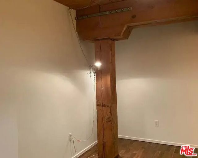 530 S Hewitt Street, Los Angeles CA: https://media.crmls.org/mediaz/e8f35ced-a635-4b83-9af1-96dadc8be904.jpg