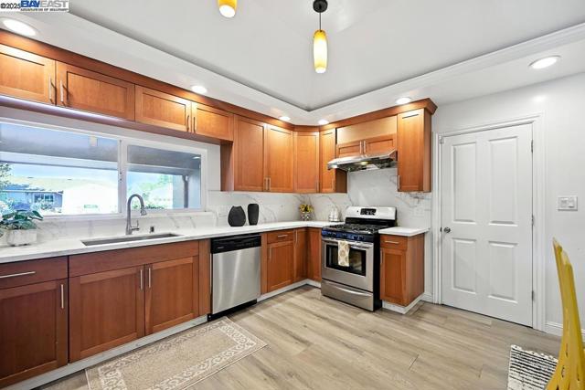 3419 Del Valle Cir, San Leandro CA: https://media.crmls.org/mediaz/e8f3956c-3073-4803-a9af-bba0d8ba67bb.jpg