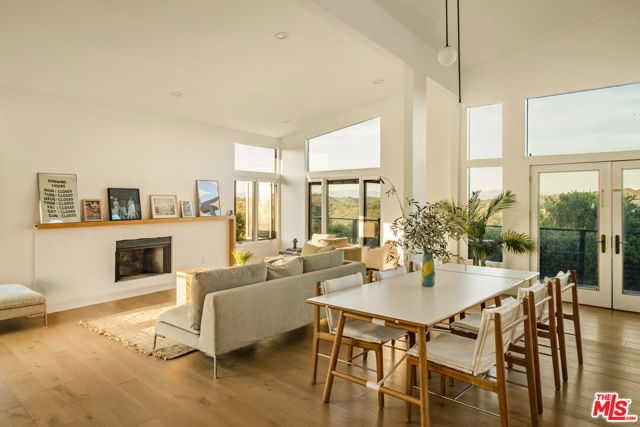 21960 Cereza Way, Topanga CA: https://media.crmls.org/mediaz/e8f48dae-7e97-4266-a21d-e47ef76fb0c8.jpg