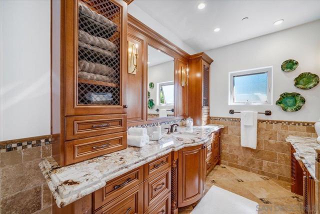 15397 Rock Creek Ln, El Cajon CA: https://media.crmls.org/mediaz/e8f4ca3d-fe19-4a3f-b393-cf350b735d50.jpg