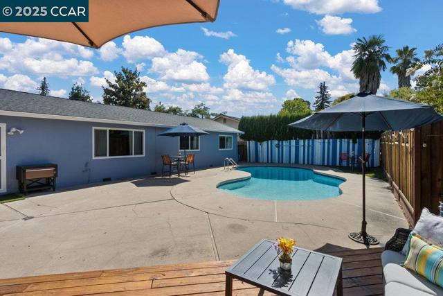 5494 Haussner Dr, Concord CA: https://media.crmls.org/mediaz/e8f4df38-7449-4057-864d-f06ea9f3c8b0.jpg
