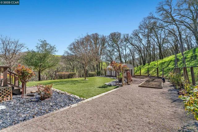 2000 Curry Canyon Rd, Clayton CA: https://media.crmls.org/mediaz/e8f4f5b6-0825-48f5-9257-8e02e15553d8.jpg