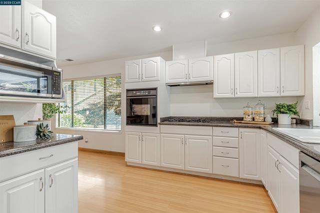 4924 Rocky Rd, Richmond CA: https://media.crmls.org/mediaz/e8f4fd42-9543-44dc-bd25-cc5b33d459d4.jpg