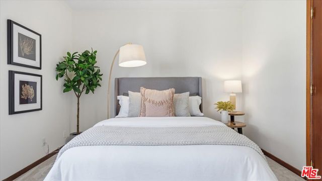 9249 Burton Way, Beverly Hills CA: https://media.crmls.org/mediaz/e8f5398e-8702-439c-9e3c-a18c4cc0512b.jpg