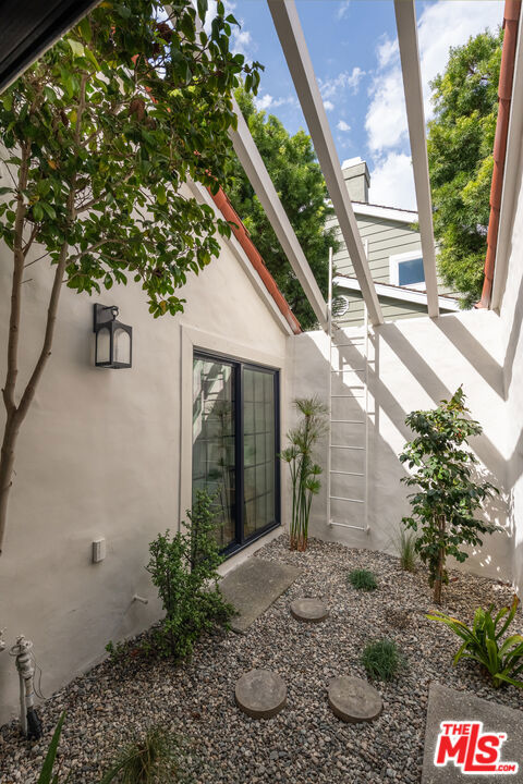 10 Village Circle, Manhattan Beach, California 90266, 3 Bedrooms Bedrooms, ,2 BathroomsBathrooms,Residential,For Sale,Village,25585917