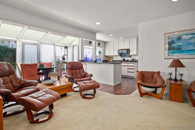 54 Half Moon Bend, Coronado CA: https://media.crmls.org/mediaz/e8f5e2f4-5ba2-4abe-bea4-0621e1221a91.jpg