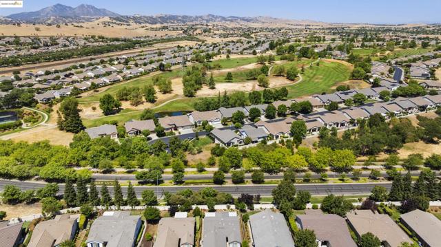 1040 Bismarck Terr, Brentwood CA: https://media.crmls.org/mediaz/e8f61a35-9fcf-4e01-8ede-4c3c6484f25b.jpg
